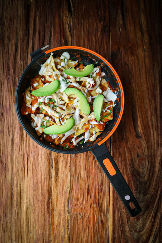 Chilaquiles rojos de pollo